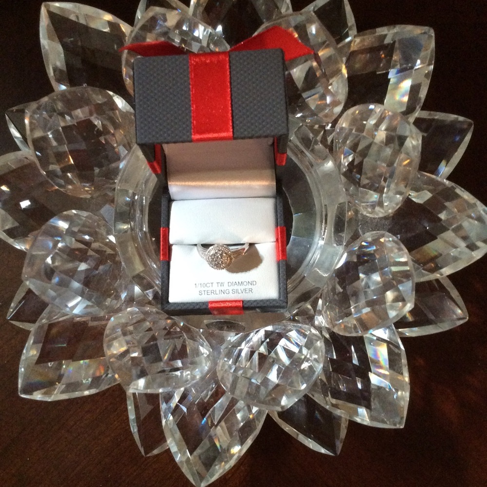 🆕DIAMOND RING-GENUINE IN GIFT BOX YOU WILL LOVE - Picture 3 of 3